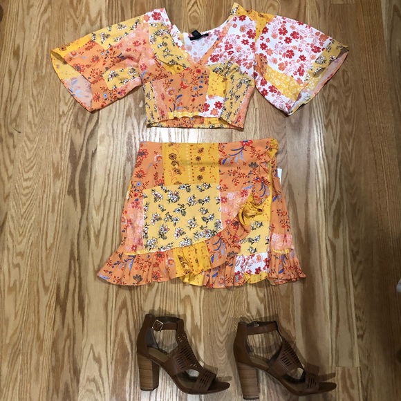 NWT Two Piece Floral Skirt-Blouse Set - Picture 2 of 7